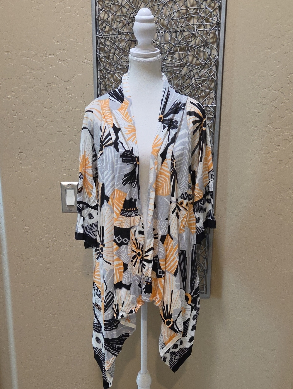 Chico's Open-Front Floral Draped Cardigan In Gray/Gold/Black/White